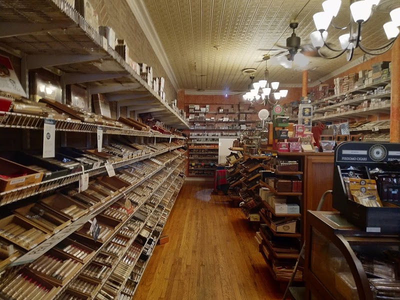 Edward\'s Pipe & Tobacco Shop