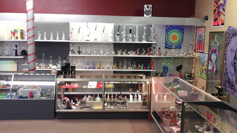 Leo\'s World Pipes and Gifts