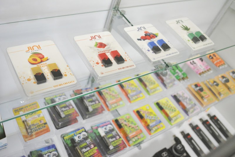 Max and Zach\'s Vapor Shop Crosby