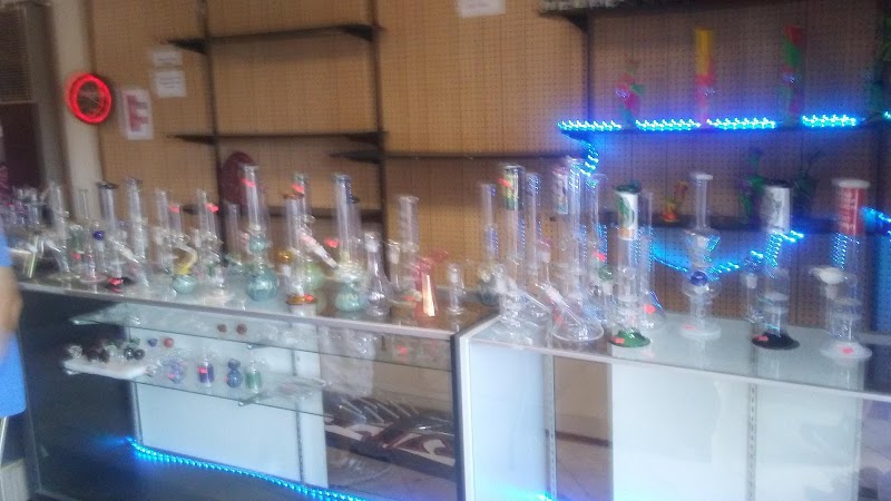 OffThaWall Smokeshop