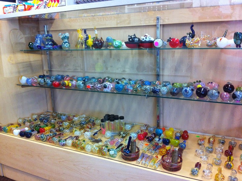 Queen B Smoke Shop