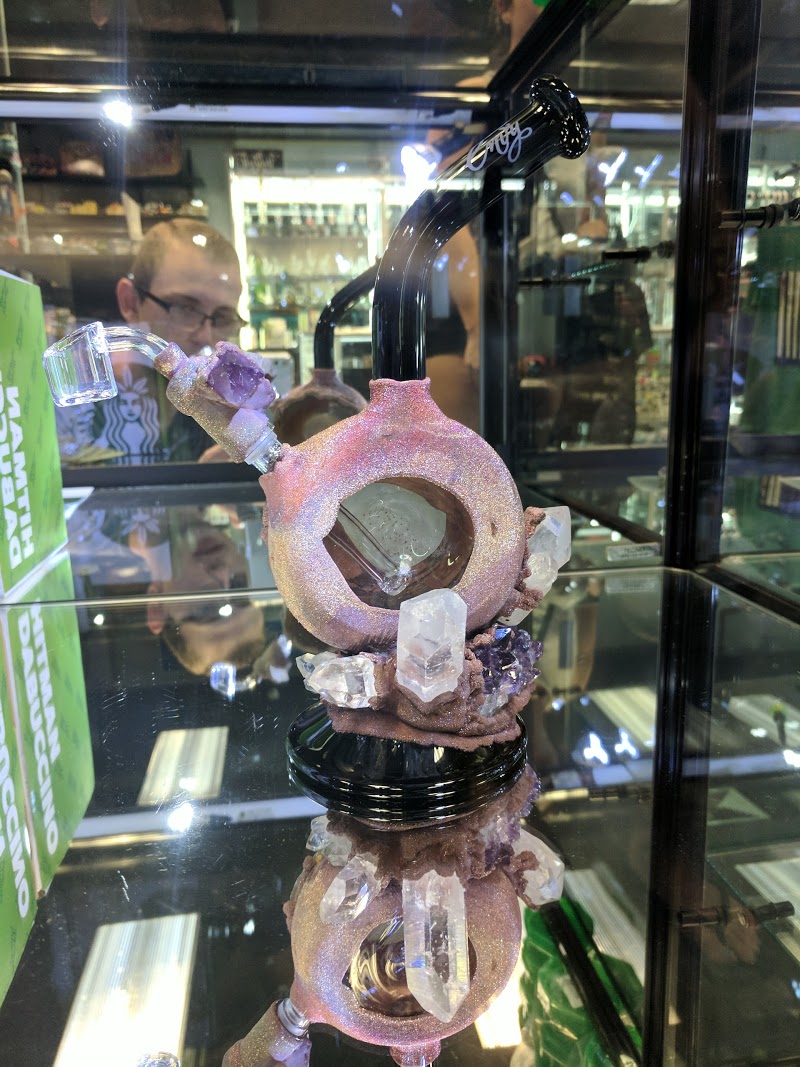 Rock & Smoke 3 Mega Store