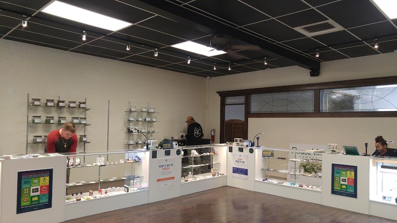 Rogue Valley Cannabis - West Main