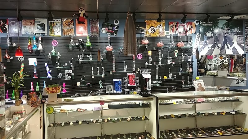 Smokeys Pipe & Tobacco | Headshop in Denver, Colorado
