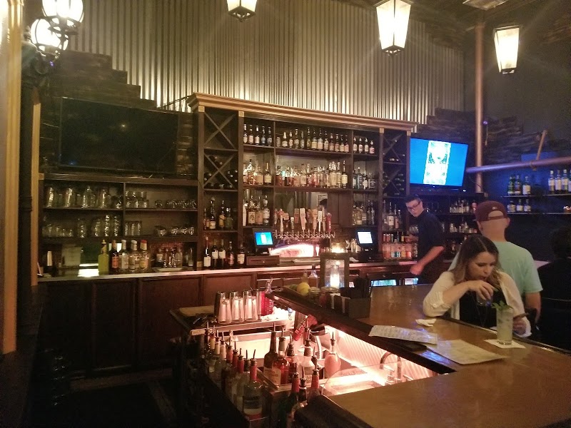 The District Vapor Lounge & Bar